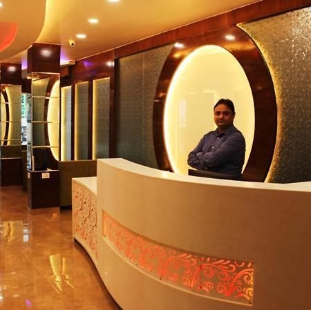 ורנאסי Hotel Saffron מראה חיצוני תמונה