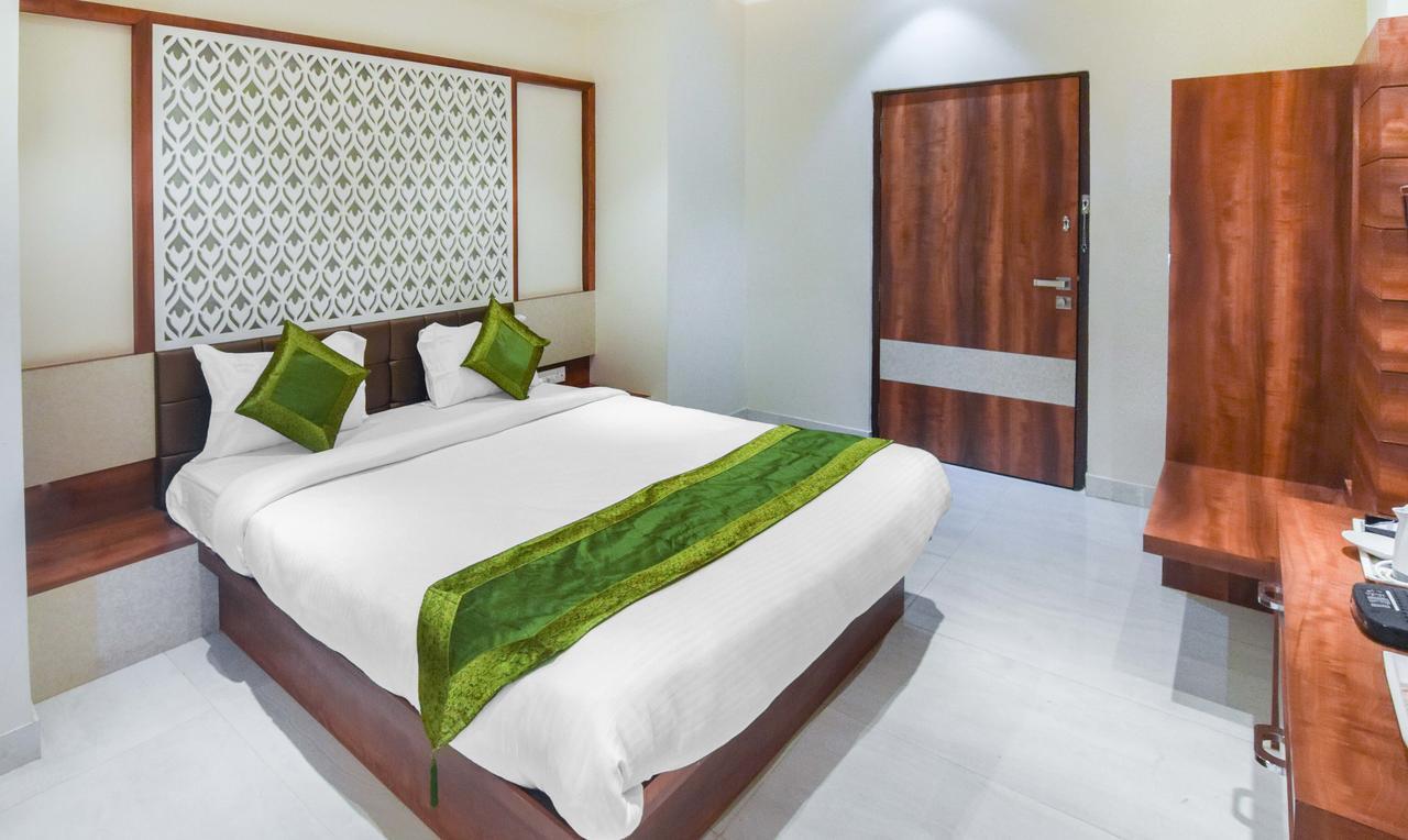 ורנאסי Hotel Saffron מראה חיצוני תמונה