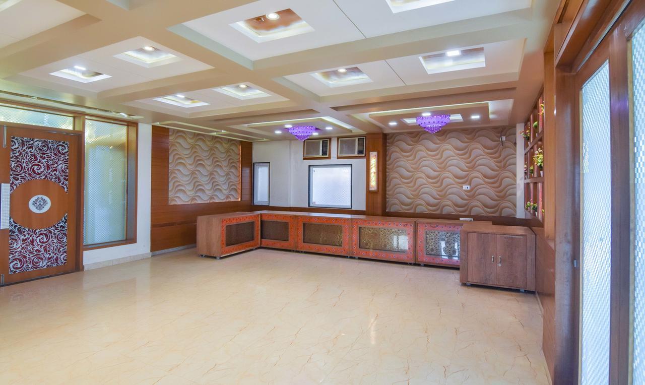 ורנאסי Hotel Saffron מראה חיצוני תמונה