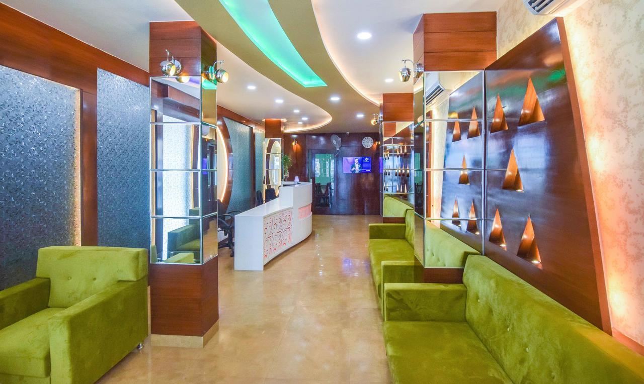 ורנאסי Hotel Saffron מראה חיצוני תמונה